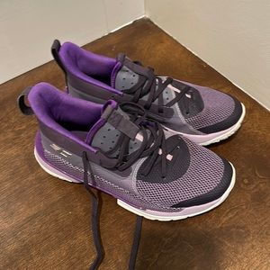 Under armor unisex shoes men’s size 5 1/2 women’s size 7